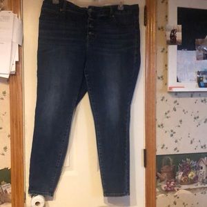 MAURICES SKINNY JEANS SIZE 18 + a 1x sweater